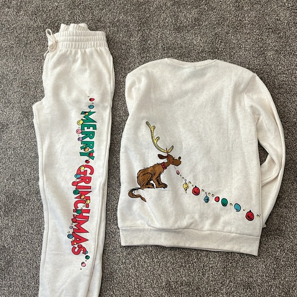 Merry Grinchmas Jogger set - Picture 2 of 4